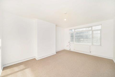 2 bedroom flat to rent, Manor Vale, Brentford TW8