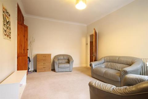 3 bedroom flat to rent, Mowbray Street, Heaton