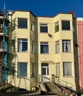 3 bedroom flat to rent, West End Parade, Pwllheli