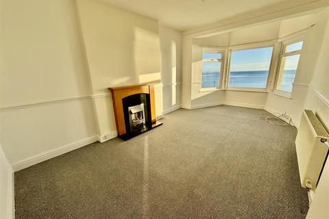 3 bedroom flat to rent, West End Parade, Pwllheli