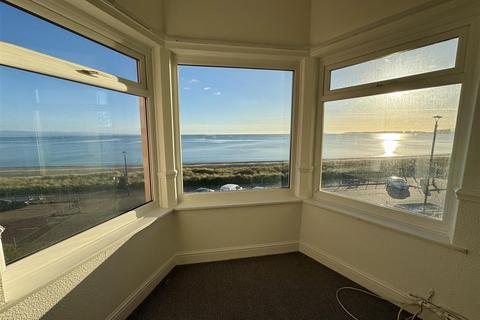 3 bedroom flat to rent, West End Parade, Pwllheli