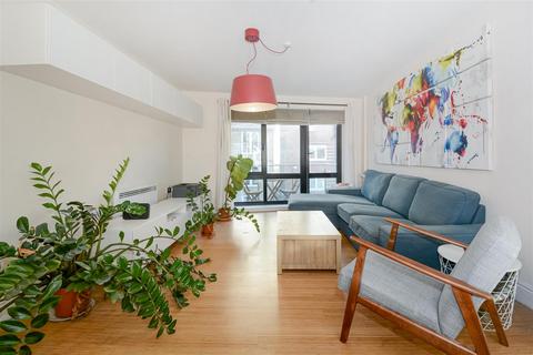 2 bedroom flat for sale, Britannia House, Digby Street, London