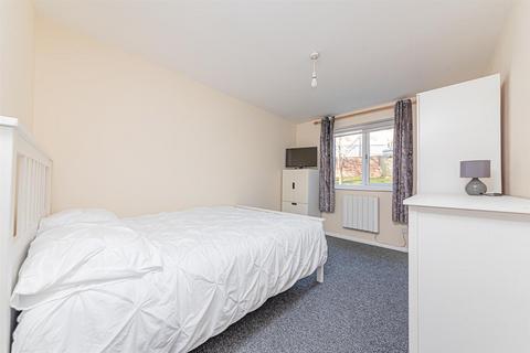 2 bedroom flat for sale, Ascot Court, Aldershot GU11