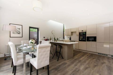 4 bedroom flat for sale, Harold Road, Crystal Palace, London, SE19