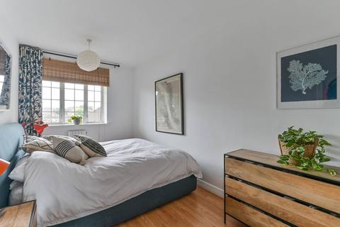 2 bedroom flat for sale, Crown Point Flats, Beulah Hill, West Norwood, London, SE19