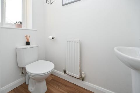 2 bedroom end of terrace house for sale, Alva Close, Guiseley, Leeds