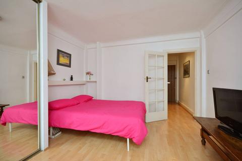 Studio to rent, Park West, Hyde Park Estate, London, W2