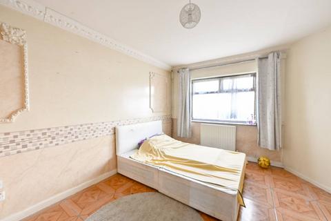 3 bedroom terraced house for sale, Shipman Road, Canning Town, London, E16