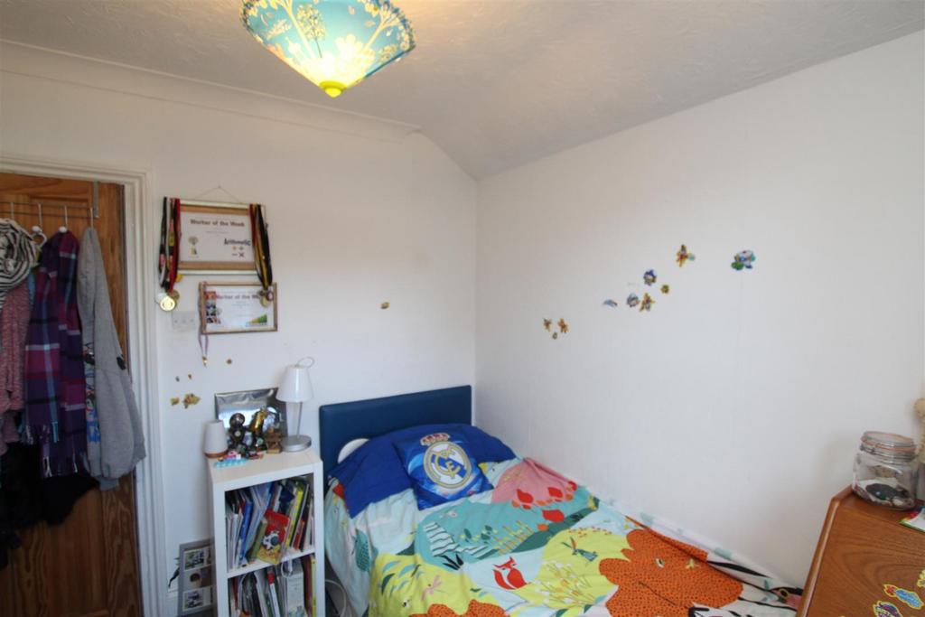 Bedroom 2a.jpg