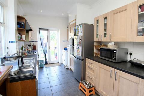 3 bedroom house to rent, Scarletts Road, Colchester