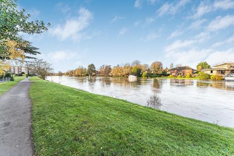 undefined, Thames Side, Staines-upon-Thames, TW18