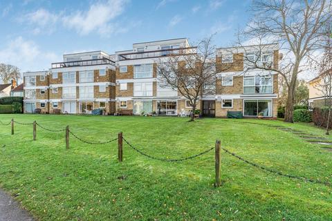 undefined, Thames Side, Staines-upon-Thames, TW18