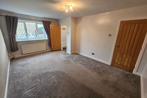 3 bedroom semi-detached house to rent, Moorfield Chase, Farnworth, Bolton