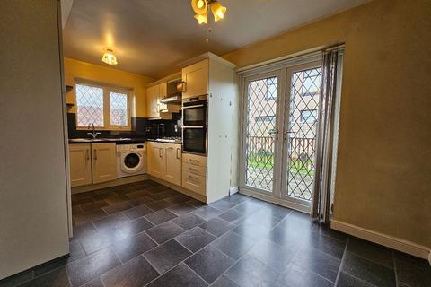 3 bedroom semi-detached house to rent, Moorfield Chase, Farnworth, Bolton