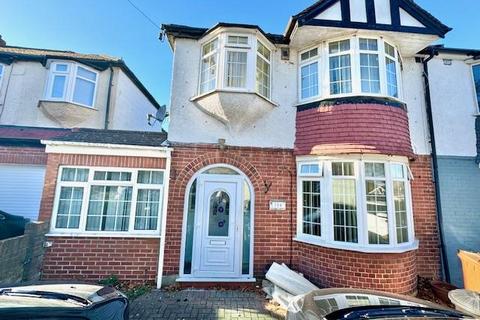 3 bedroom end of terrace house to rent, City Way, Rochester ME1