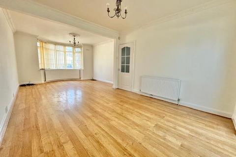 3 bedroom end of terrace house to rent, City Way, Rochester ME1