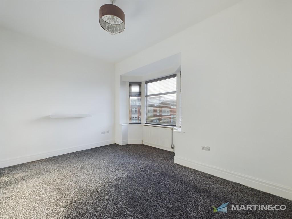 Master Bedroom (2)