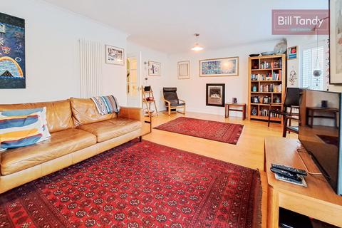 29 Harrington Walk, Lichfield, WS13 7UY