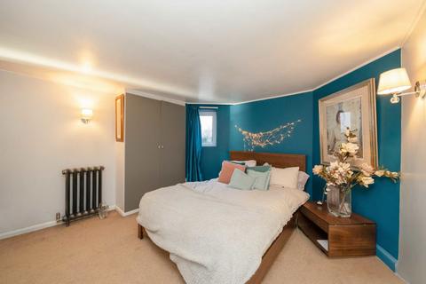 2 bedroom flat to rent, Quernmore Road, London N4