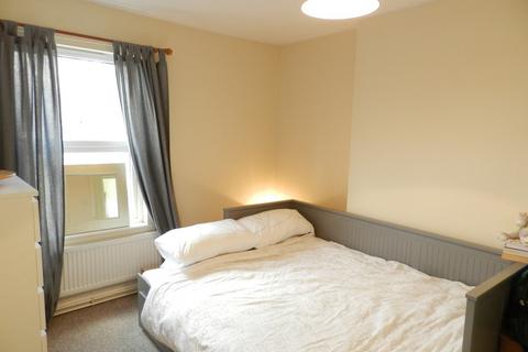 2 bedroom flat to rent, REIGATE