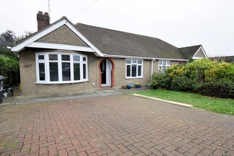 3 bedroom semi-detached bungalow to rent, Weir Gardens, Rayleigh