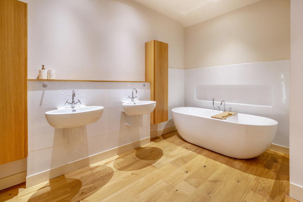 Ensuite to master bedroom