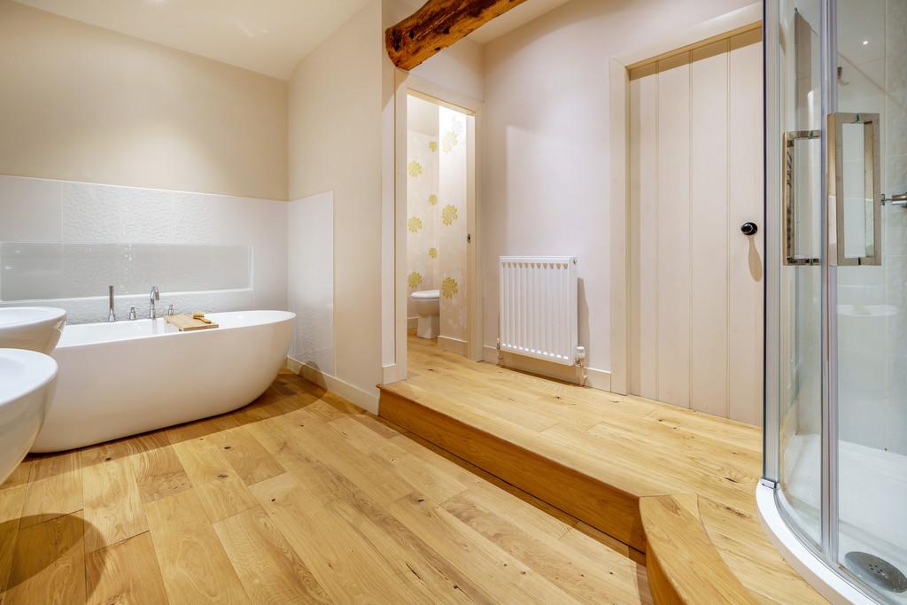 Ensuite to master bedroom