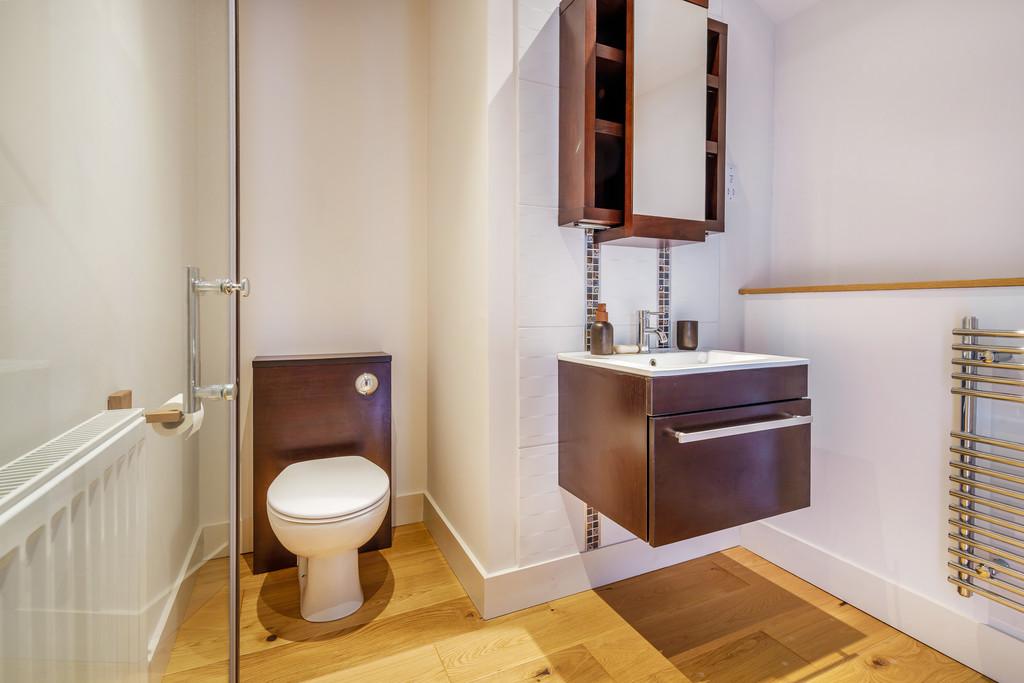 Ensuite to bedroom 2