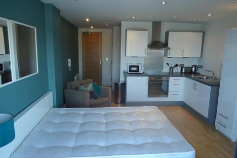 Studio to rent, London, SW11