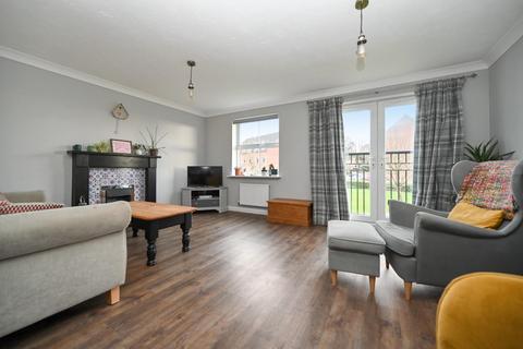 4 bedroom end of terrace house for sale, Millbank, Yeadon, Leeds