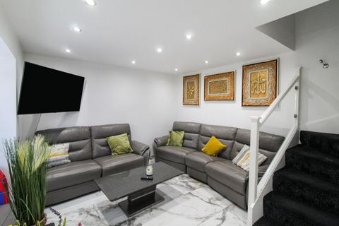 2 bedroom cluster house to rent, Queensbury Close, Bedford