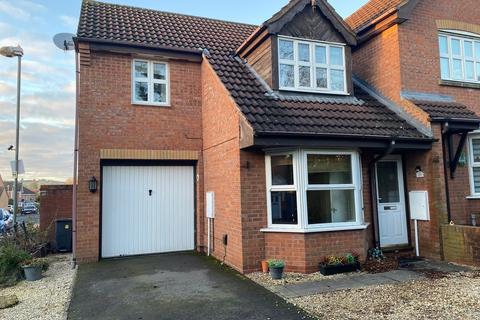 3 bedroom end of terrace house to rent, Woodcock Close, Birmingham B31