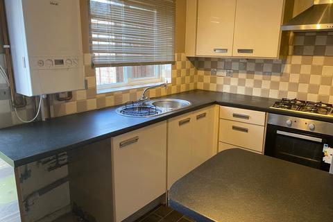 3 bedroom end of terrace house to rent, Woodcock Close, Birmingham B31