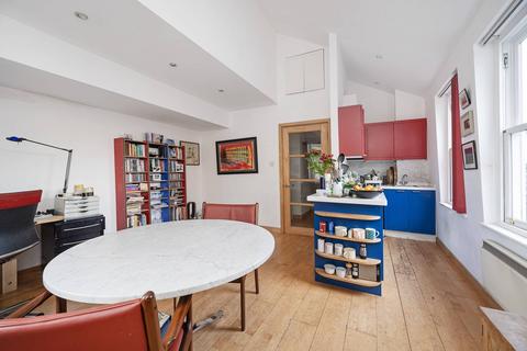 2 bedroom flat to rent, West Smithfield, Farringdon, London, EC1A