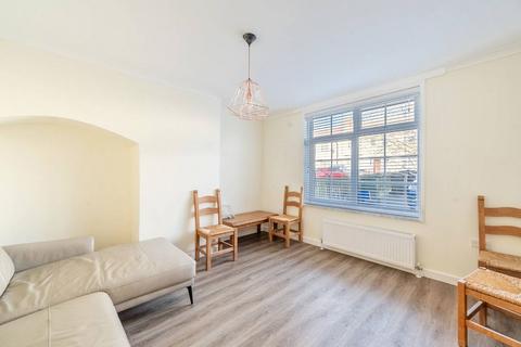 2 bedroom terraced house to rent, Walter Walk, Edgware, HA8