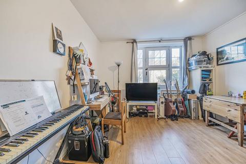 1 bedroom flat for sale, Lordship Road, Stoke Newington, London, N16