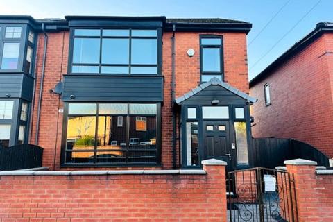 5 bedroom semi-detached house to rent, Hesketh Avenue, Sharples, Bolton