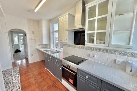 3 bedroom semi-detached house to rent, Bancroft Road, Newark