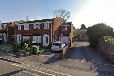 4 bedroom end of terrace house to rent, Lynwood, Guildford