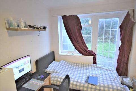 4 bedroom end of terrace house to rent, Lynwood, Guildford