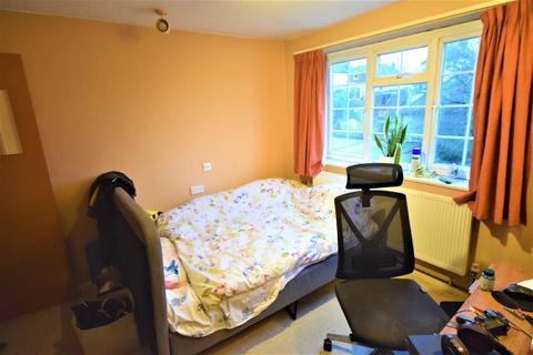 4 bedroom end of terrace house to rent, Lynwood, Guildford