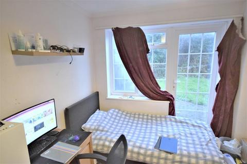 undefined, Lynwood, Guildford