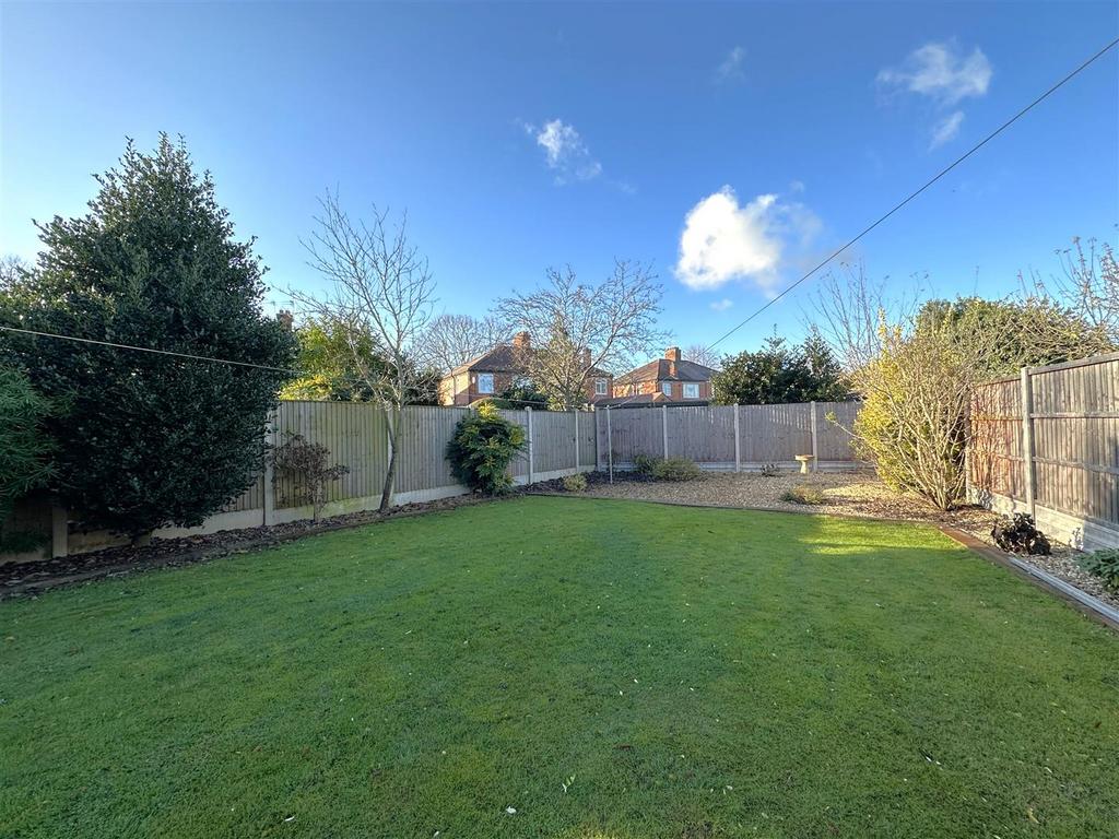 Large Private Garden 256