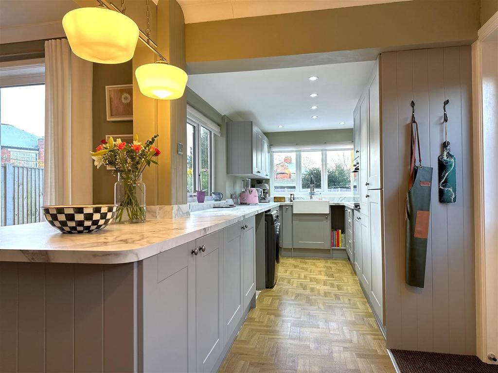 Beautiful Contemporary Kitchen 277