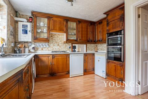 142 Falstones, Basildon, SS15 5DJ