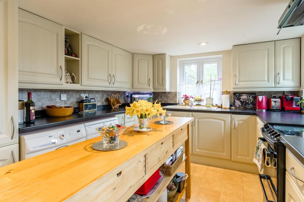 16 Church Road KITCHEN   Real estate photography b