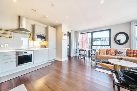 3 bedroom apartment for sale, Silvocea Way, London, E14