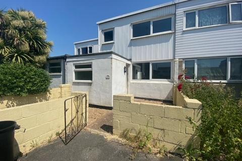 3 bedroom end of terrace house to rent, Holly Court, PO22