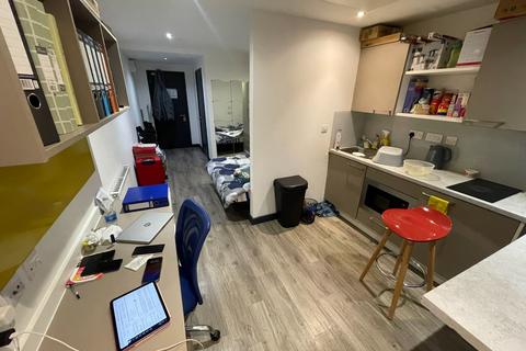 Studio to rent, Large Studio - Central Luton - Furnished - Spring Place - LU1 5FT