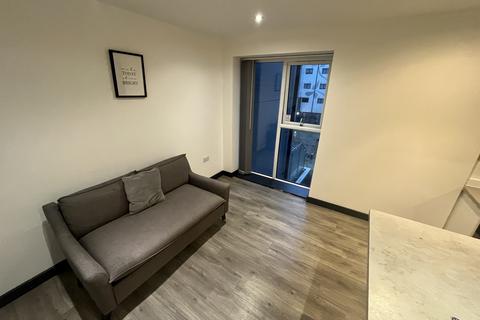 Studio to rent, Large Studio - Central Luton - Furnished - Spring Place - LU1 5FT